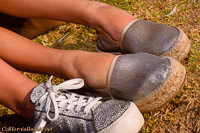 feet in shoes with no socks